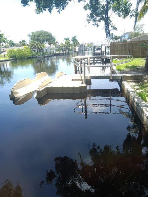 Blue Crab Dock On Gulf Canal Front Close 2 Beach Restaurants Bonita Springs Exterior photo
