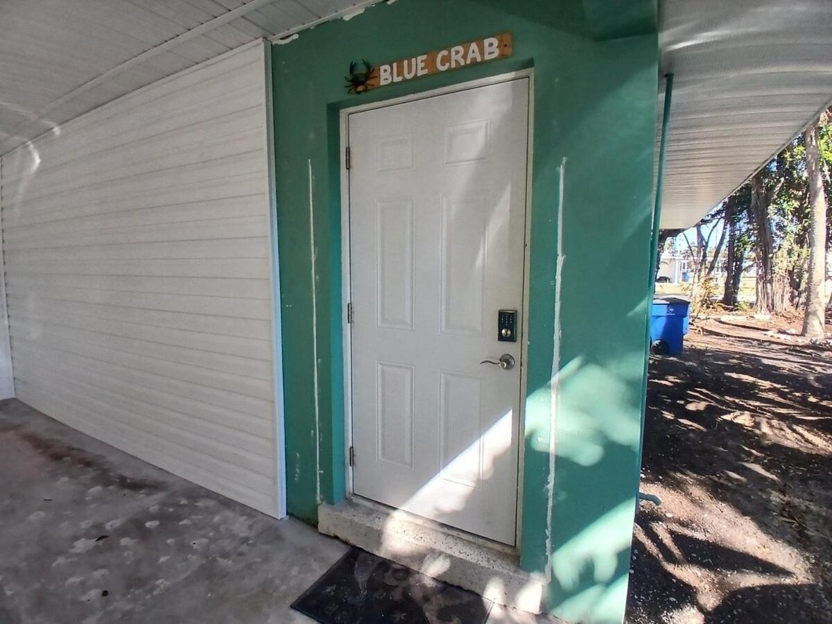 Blue Crab Dock On Gulf Canal Front Close 2 Beach Restaurants Bonita Springs Exterior photo